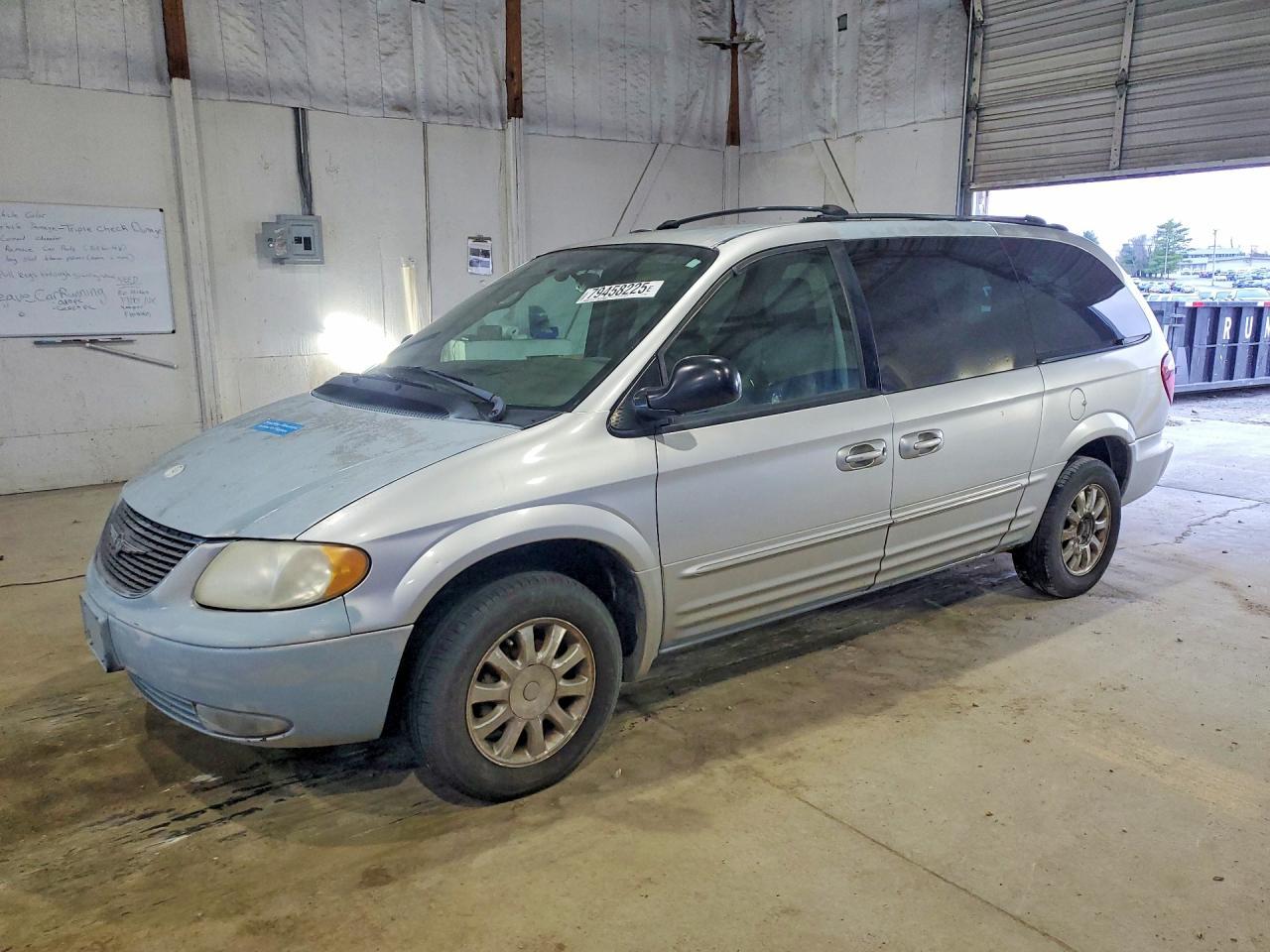 2003 CHRYSLER Town & Country