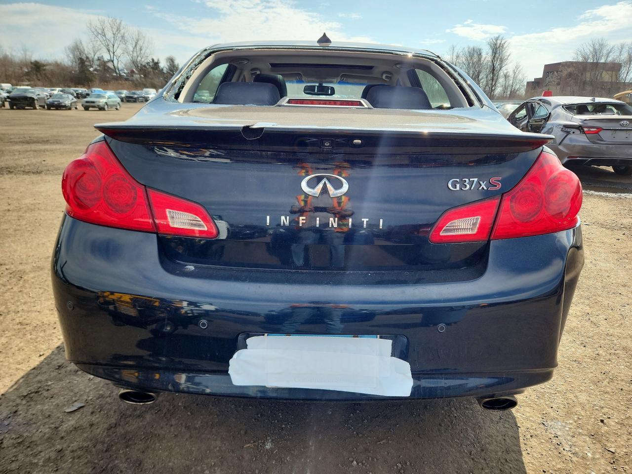 2011 INFINITI G37