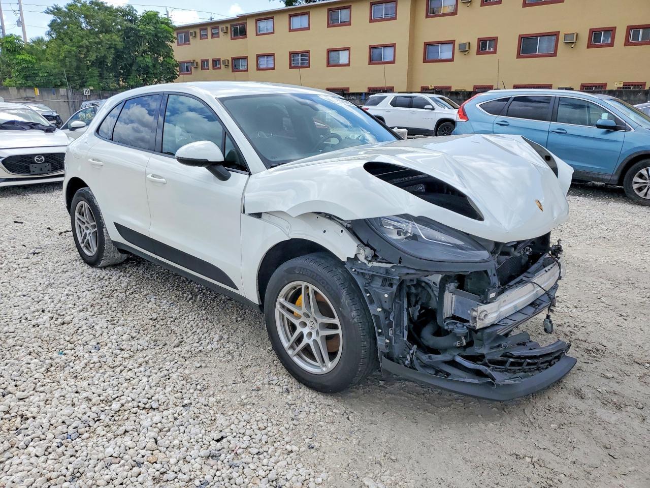 2020 PORSCHE Macan