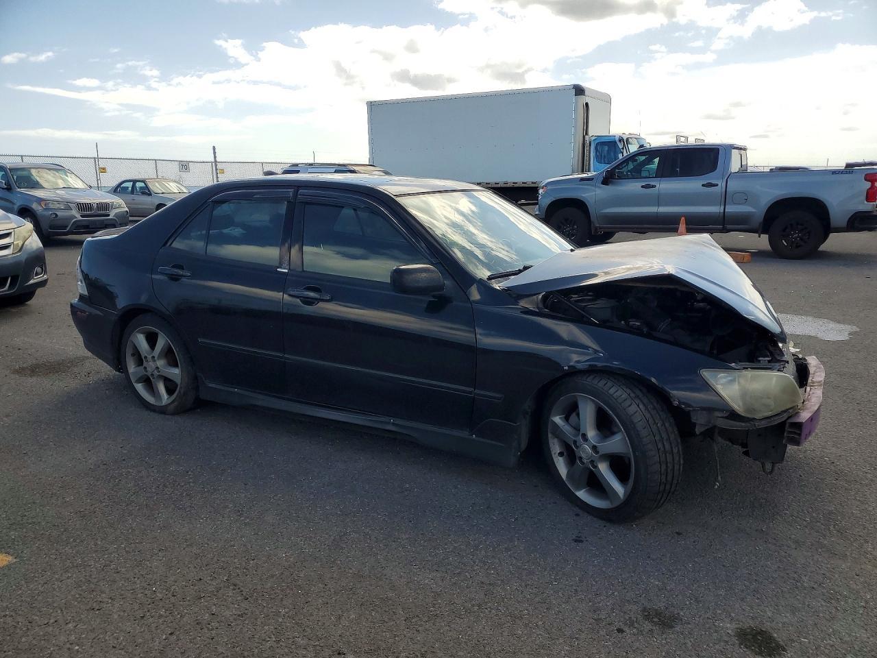 2001 LEXUS IS 300