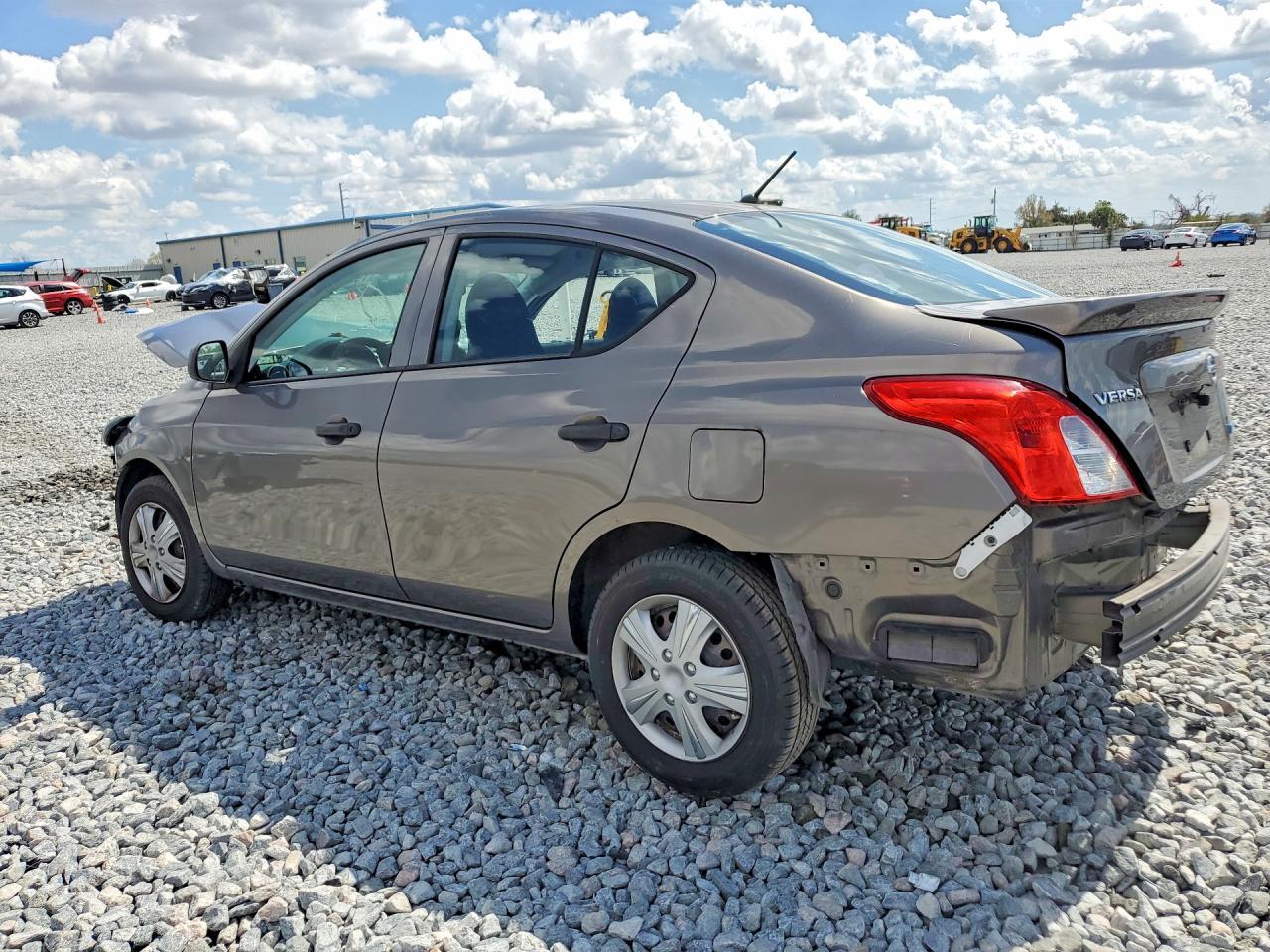 2015 NISSAN VERSA