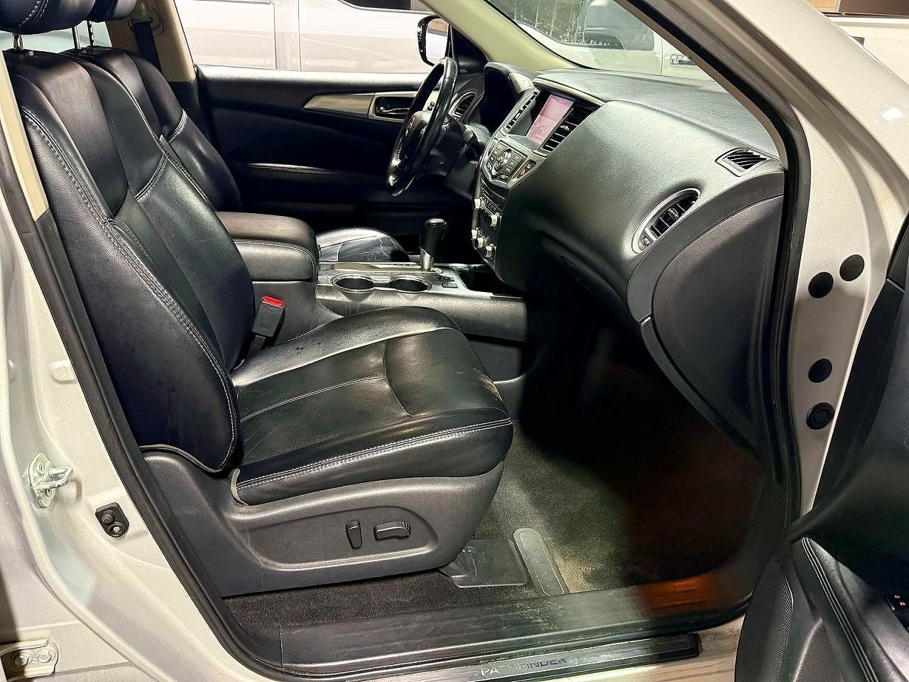 2017 NISSAN PATHFINDER