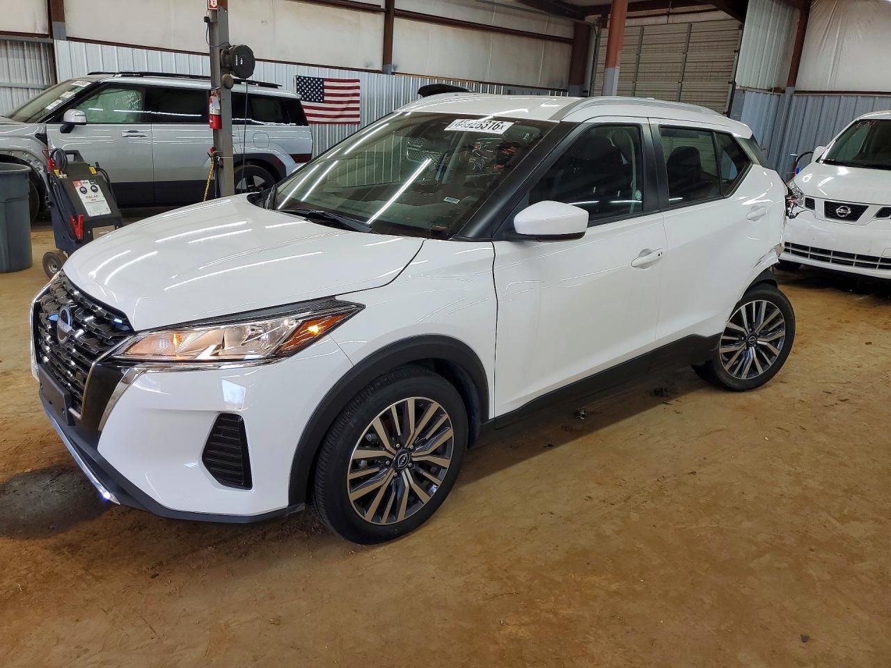 2024 NISSAN KICKS