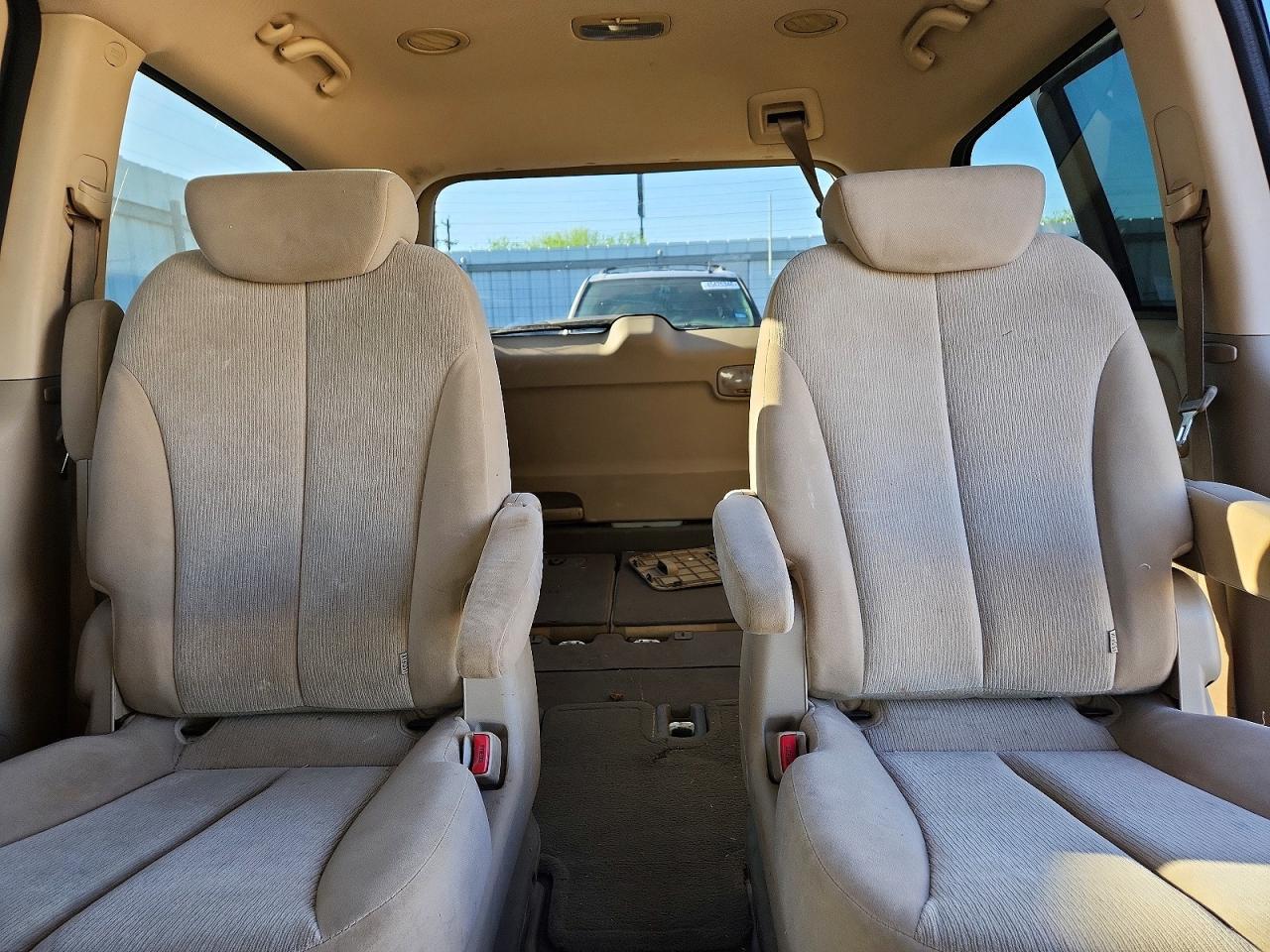 2010 KIA SEDONA