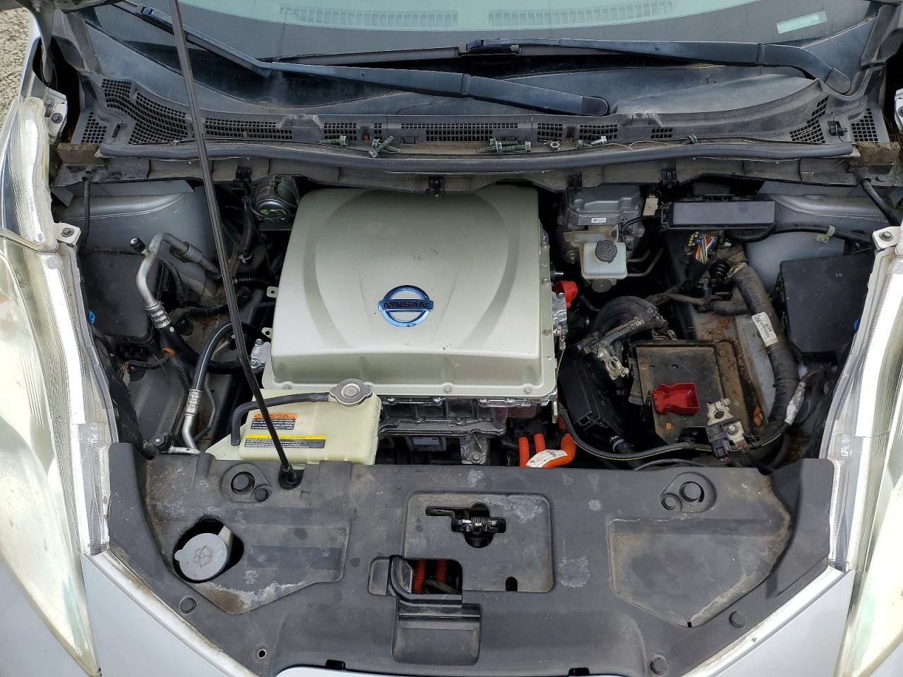 2015 NISSAN LEAF