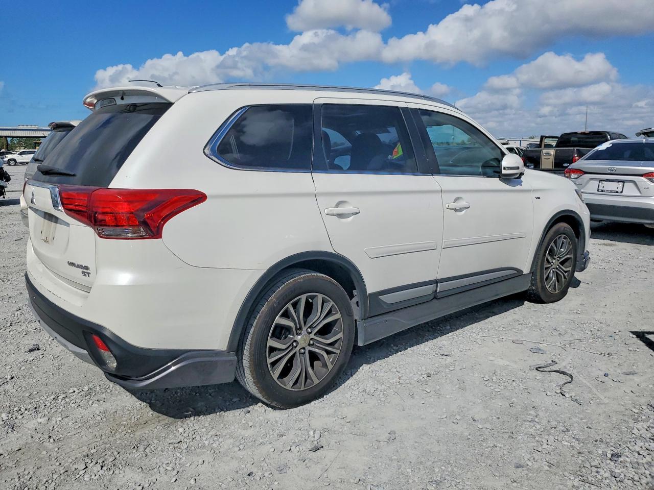 2016 MITSUBISHI outlander