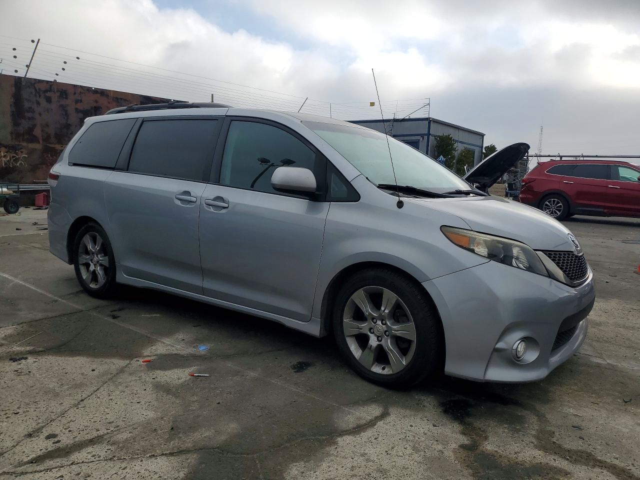2012 TOYOTA SIENNA