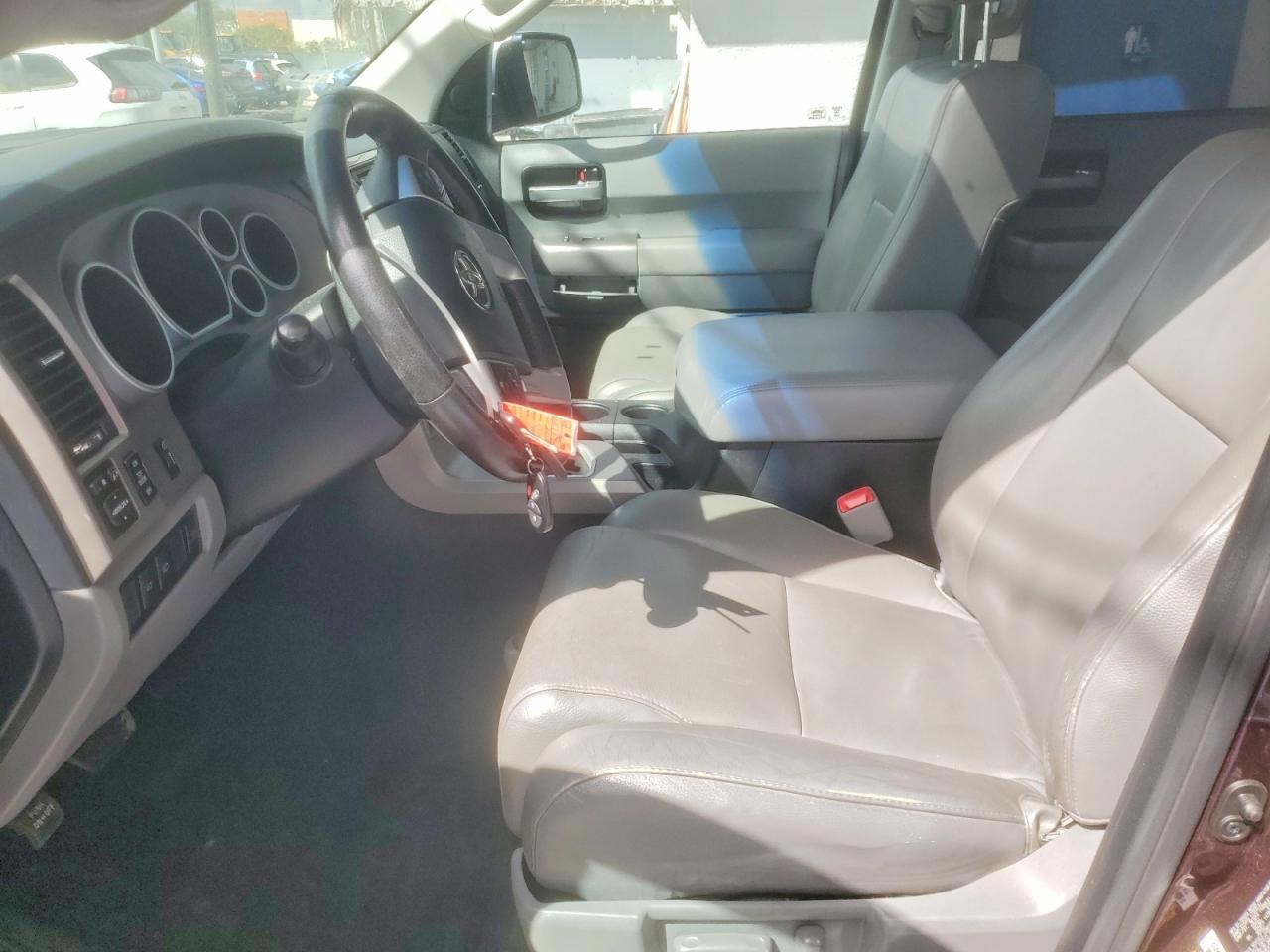 2014 TOYOTA Sequoia