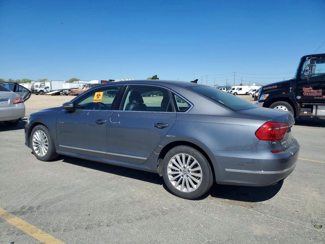 2016 VOLKSWAGEN Passat