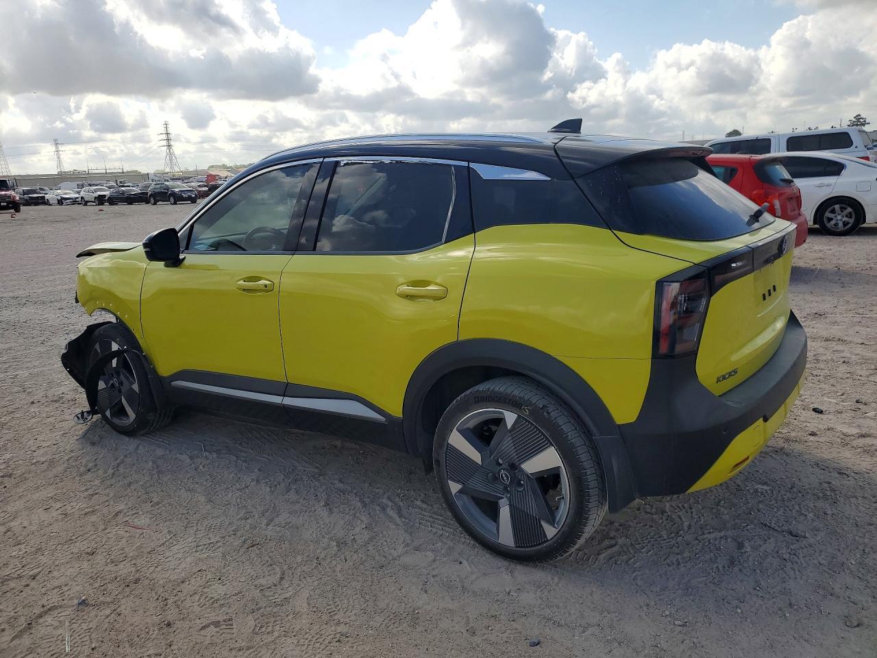 2025 NISSAN KICKS