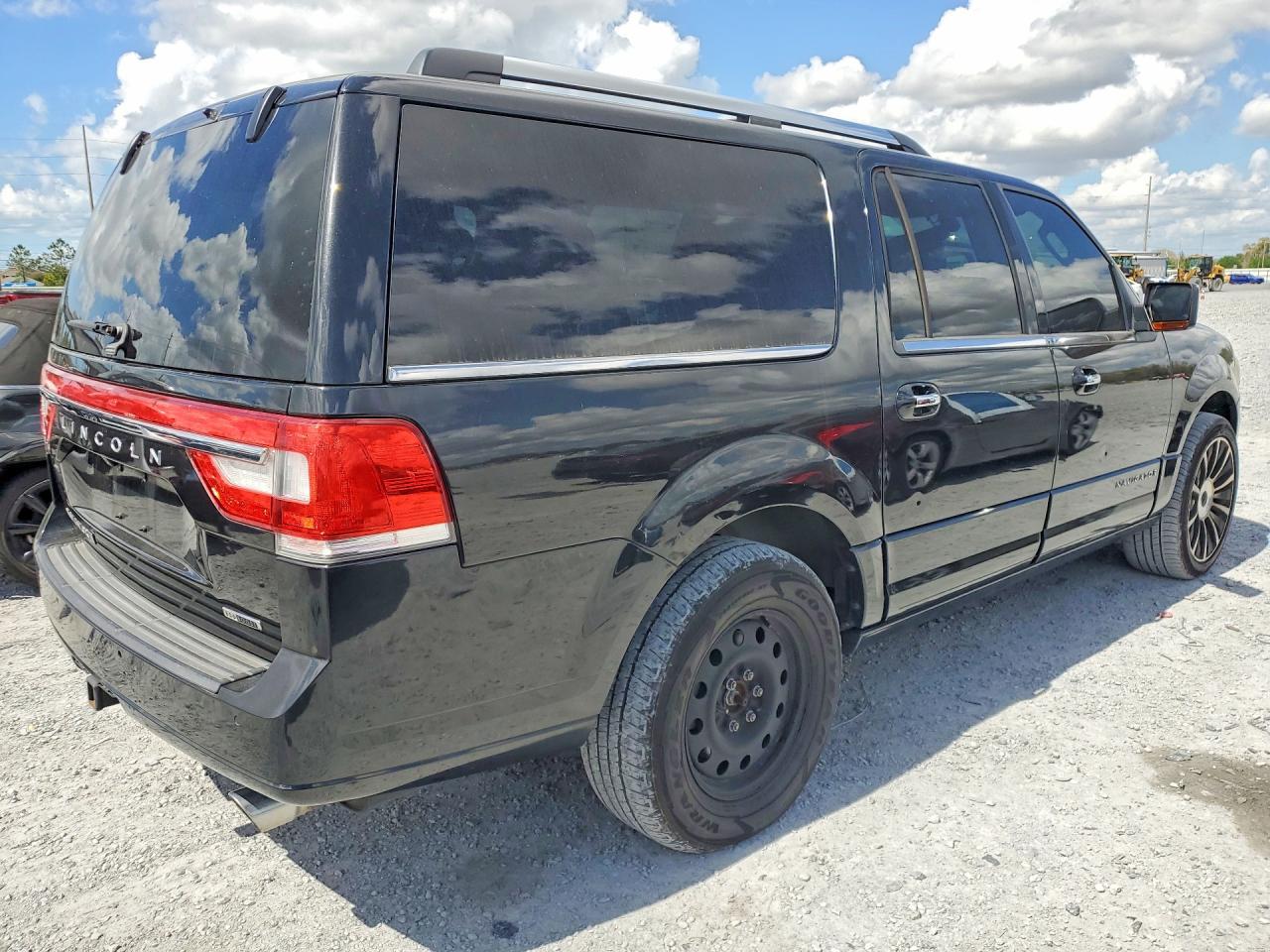 2015 LINCOLN Navigator