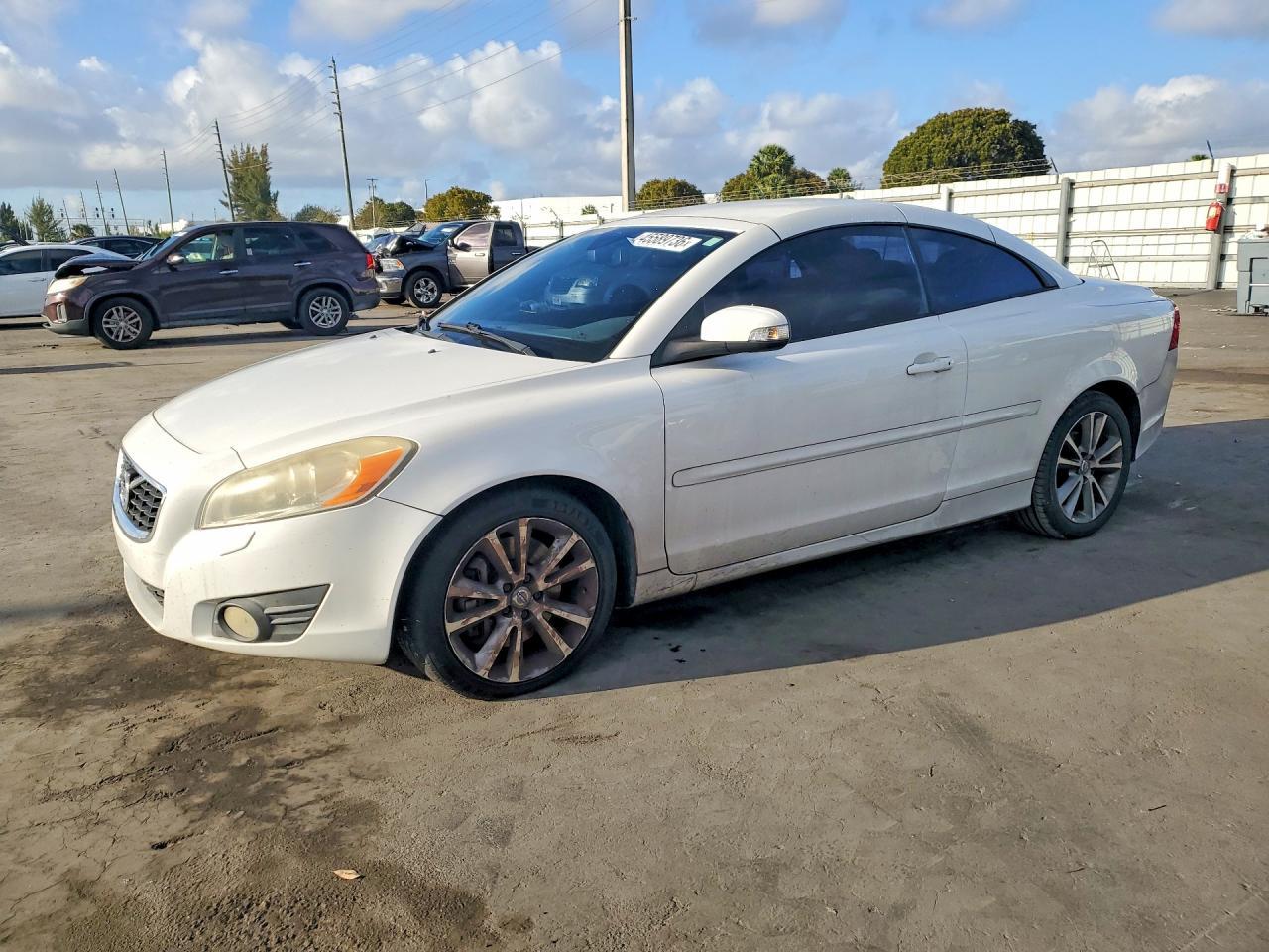 2011 VOLVO C70