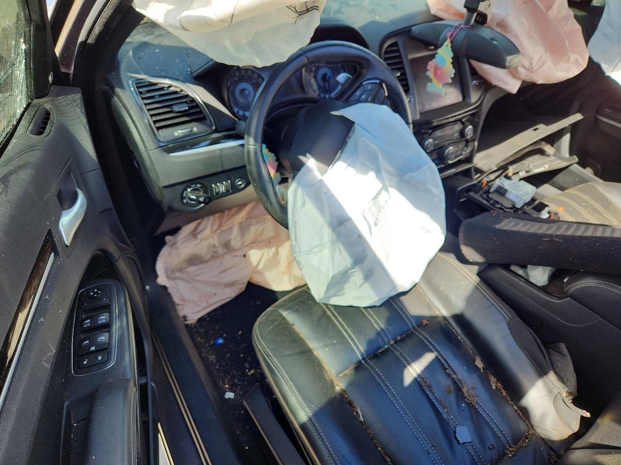 2019 CHRYSLER 300