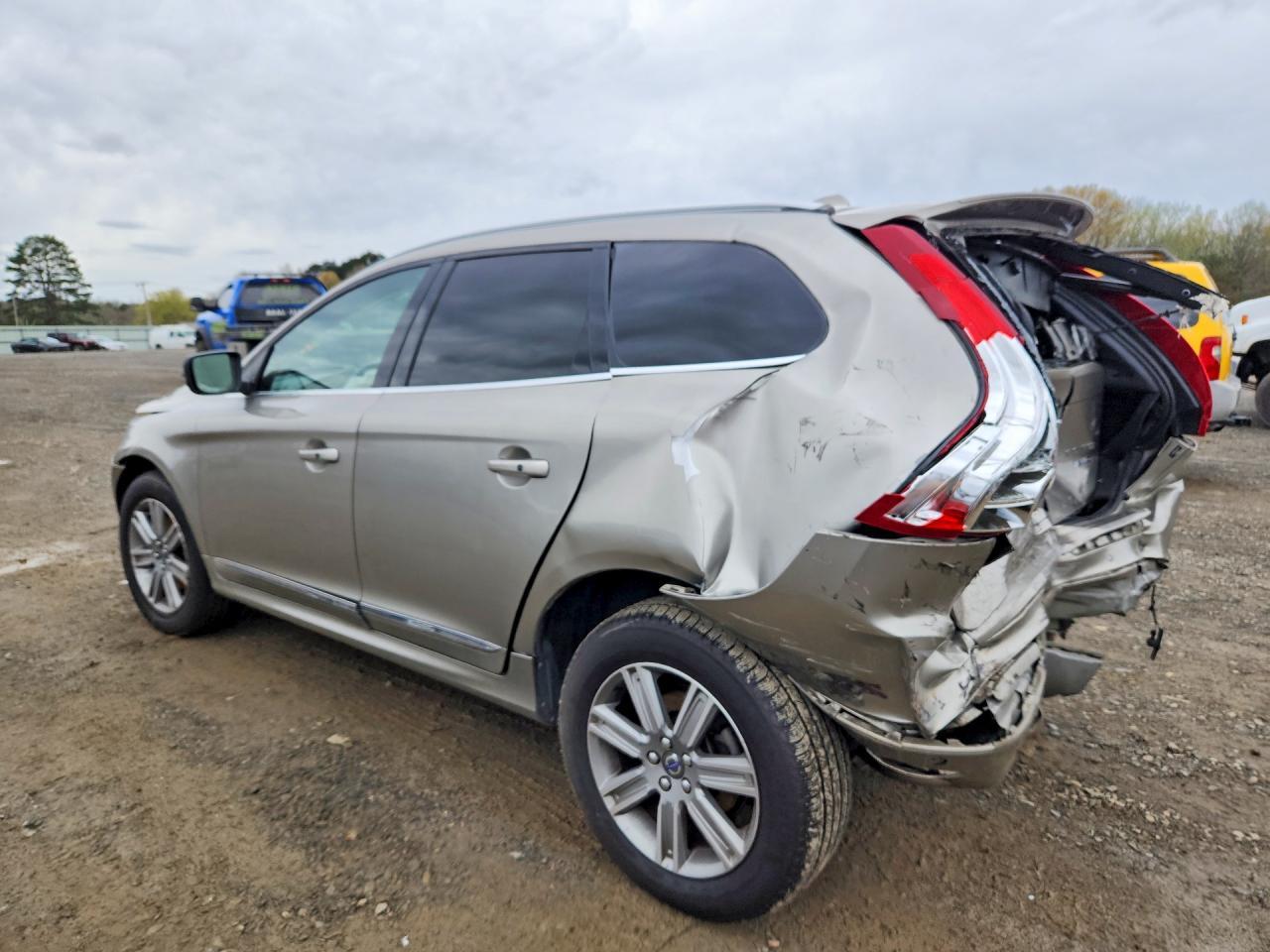 2016 VOLVO XC60