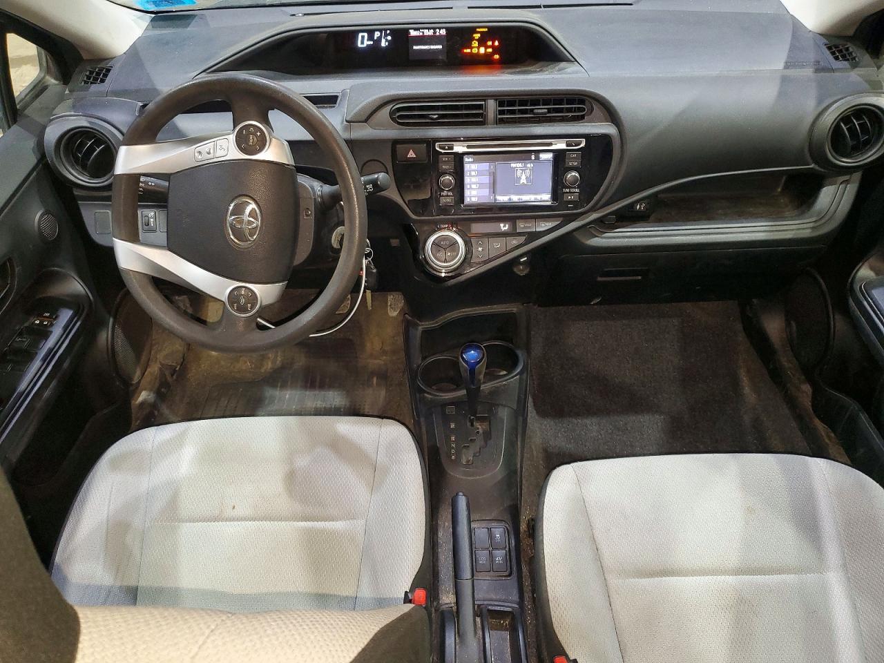 2016 TOYOTA Prius c