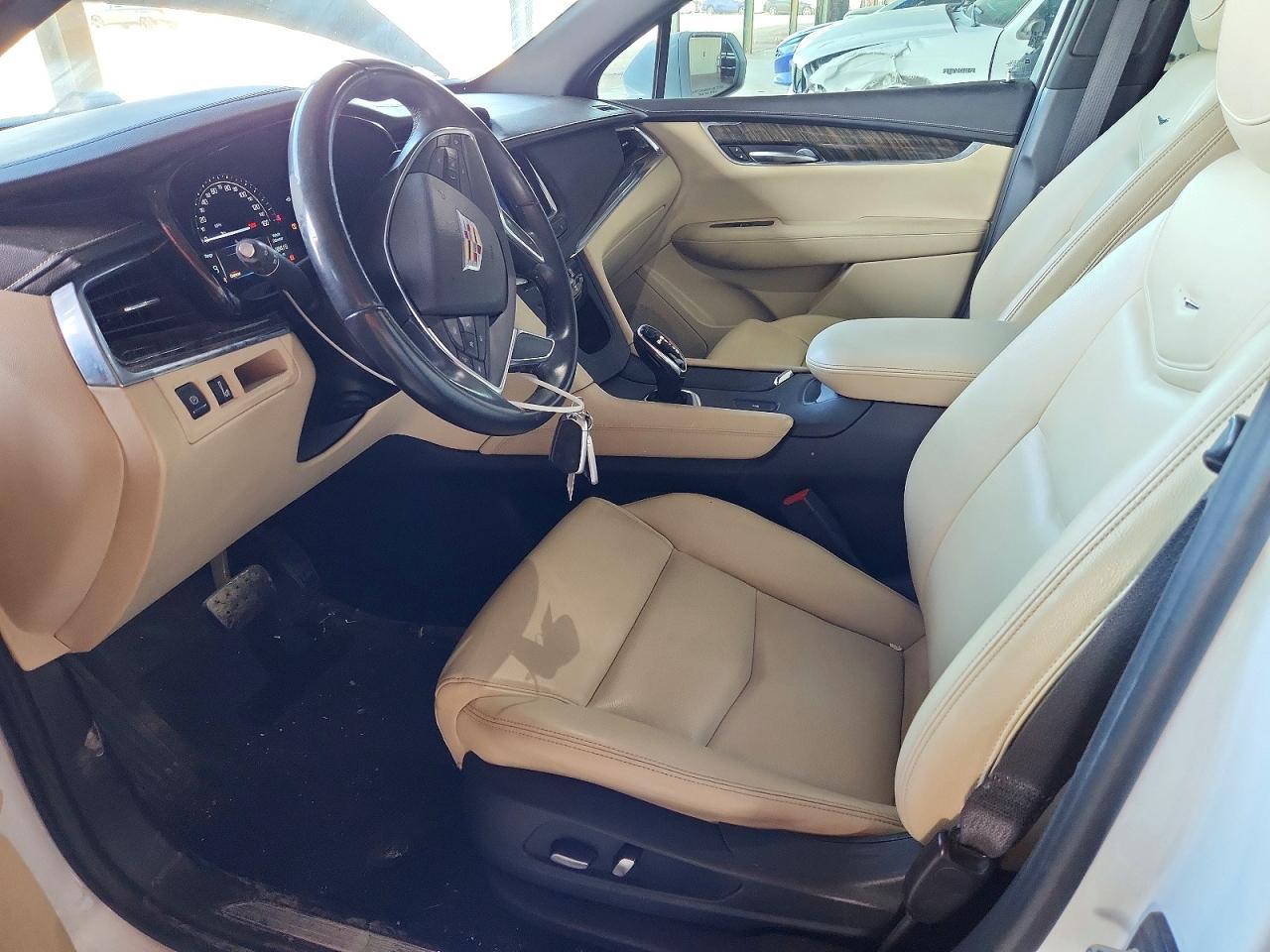 2017 CADILLAC XT5