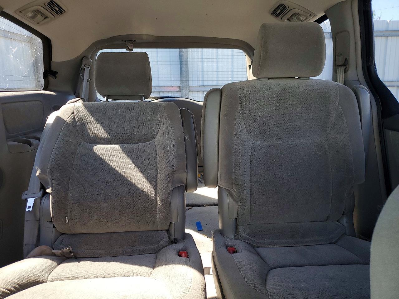 2004 TOYOTA SIENNA