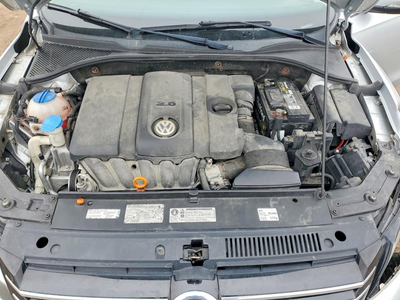 2012 VOLKSWAGEN Passat