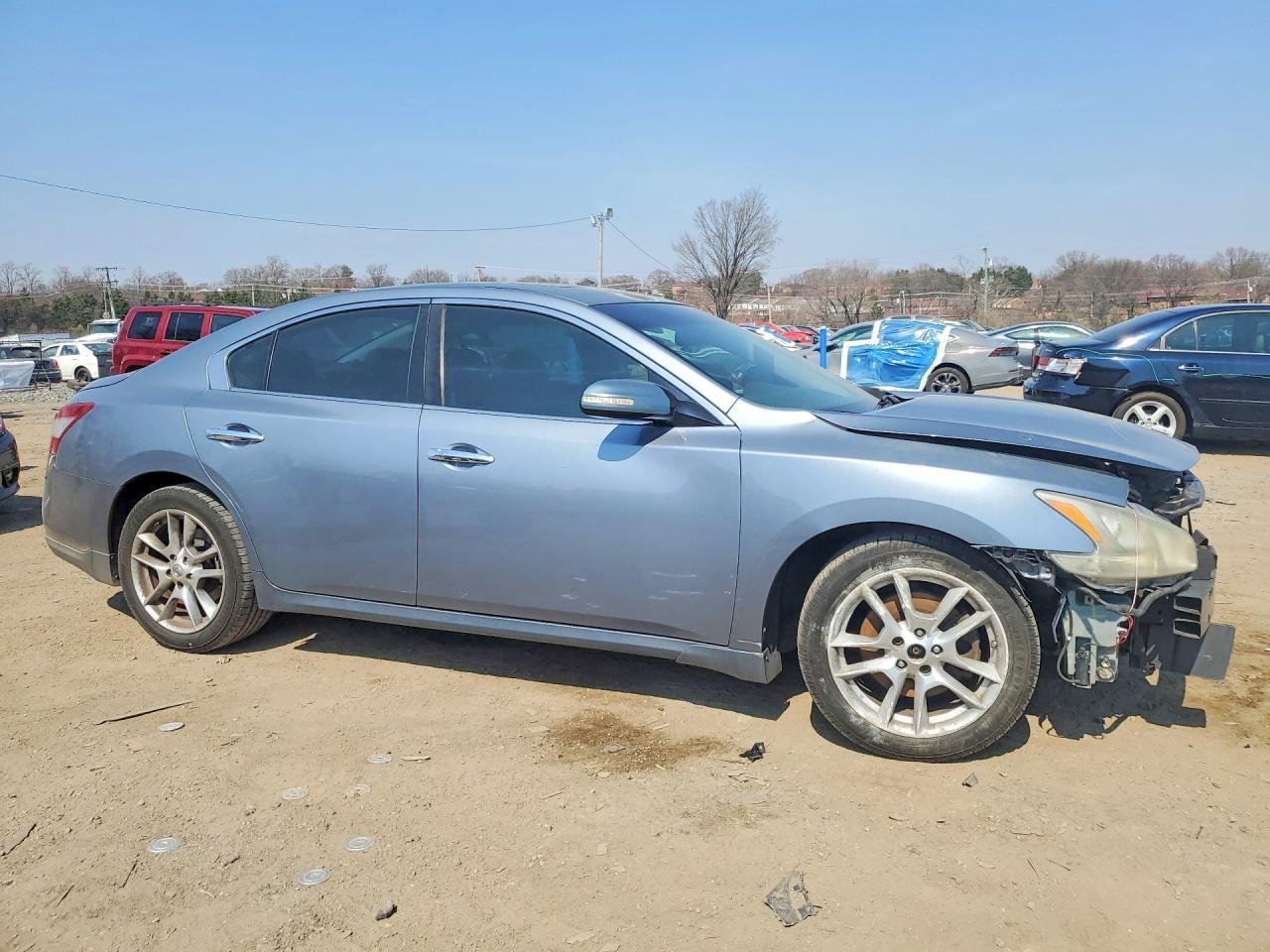 2010 NISSAN Maxima