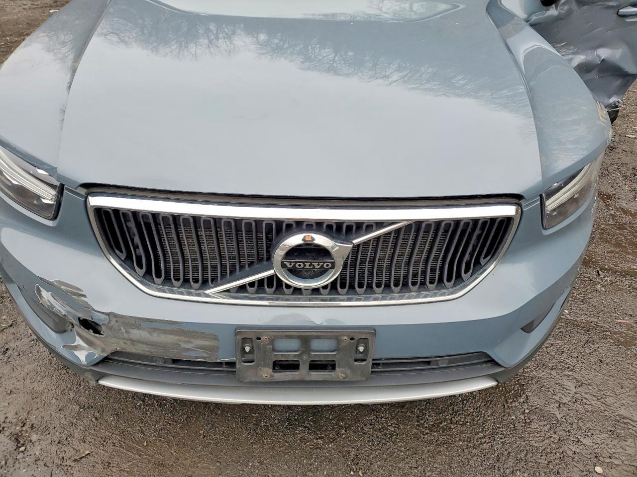 2020 VOLVO XC40