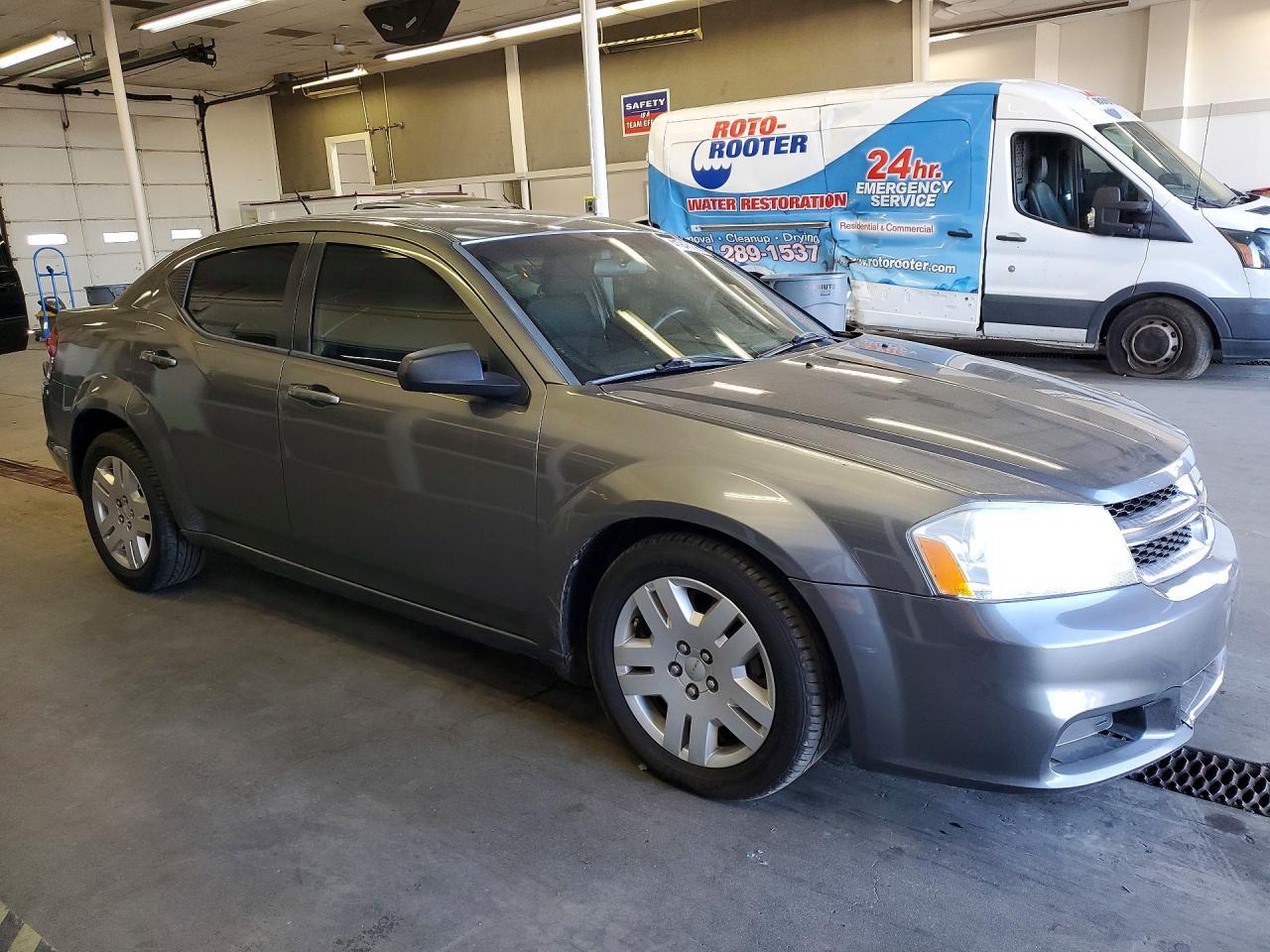 2013 DODGE Avenger