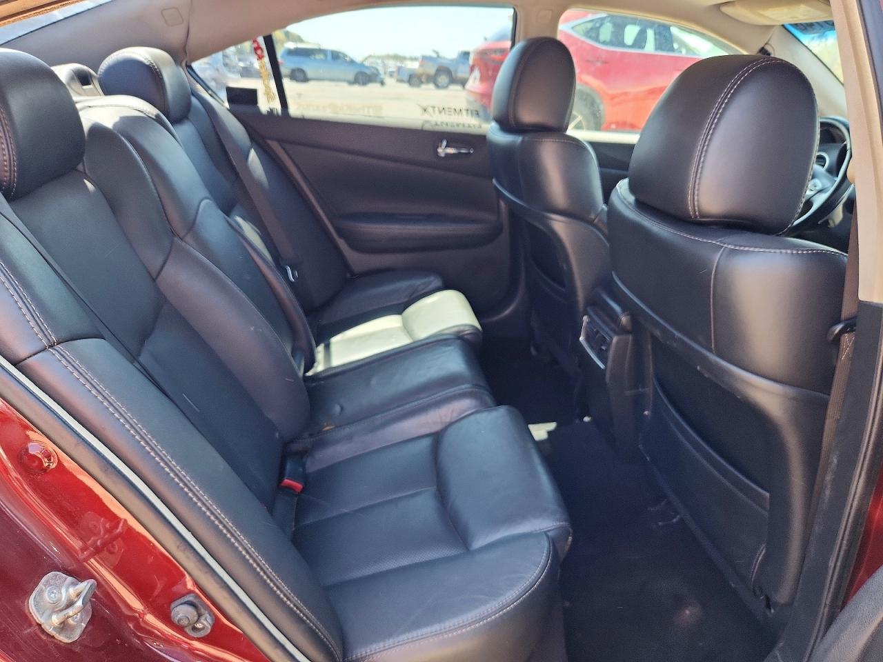 2012 NISSAN Maxima