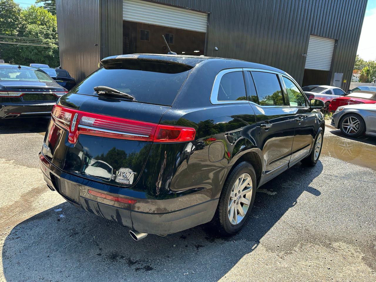2017 LINCOLN MKT