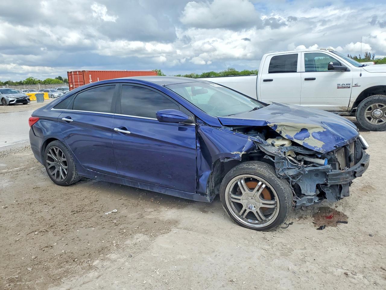 2011 HYUNDAI SONATA