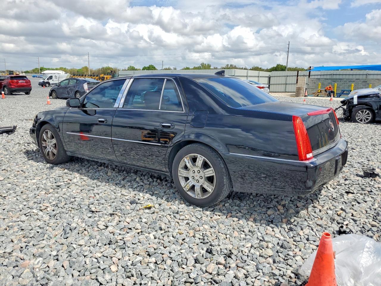 2010 CADILLAC DTS