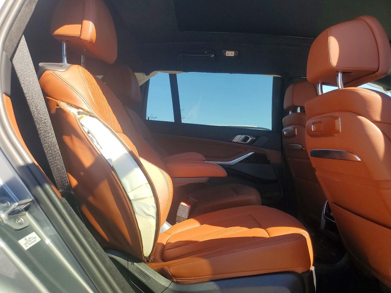 2025 BMW X7