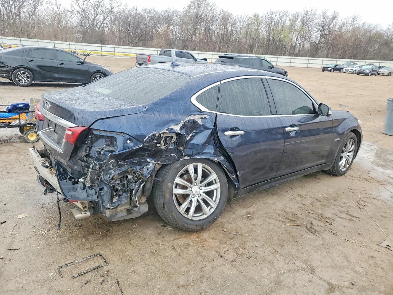 2016 INFINITI Q70