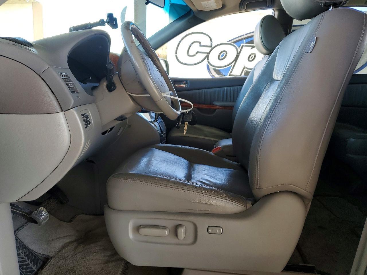 2009 TOYOTA SIENNA