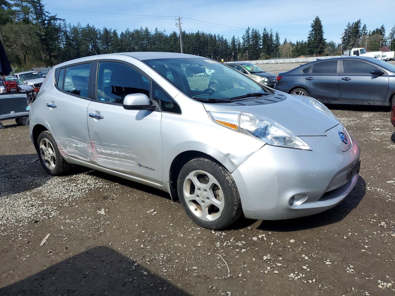 2015 NISSAN LEAF