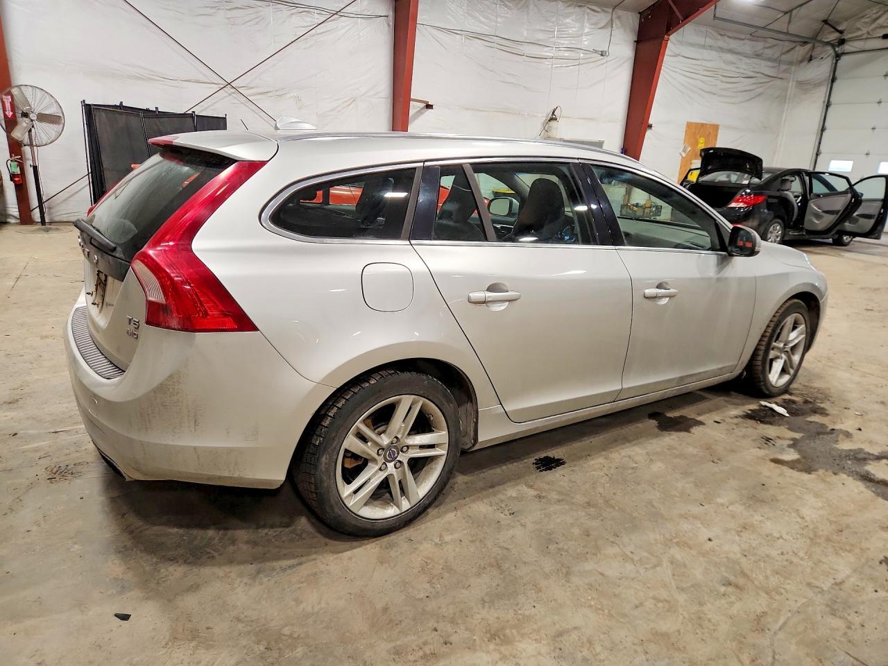 2015 VOLVO V60