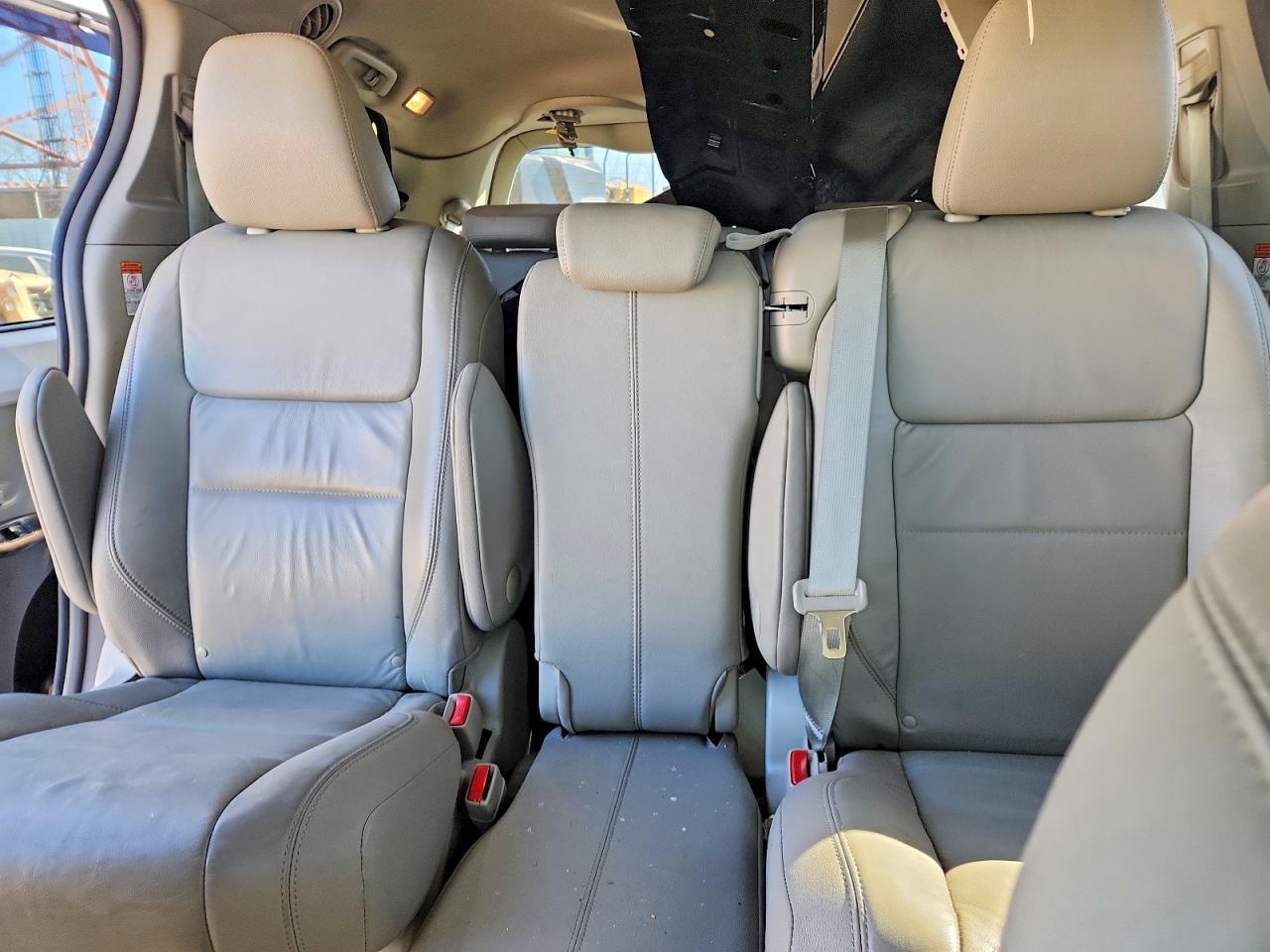 2016 TOYOTA SIENNA