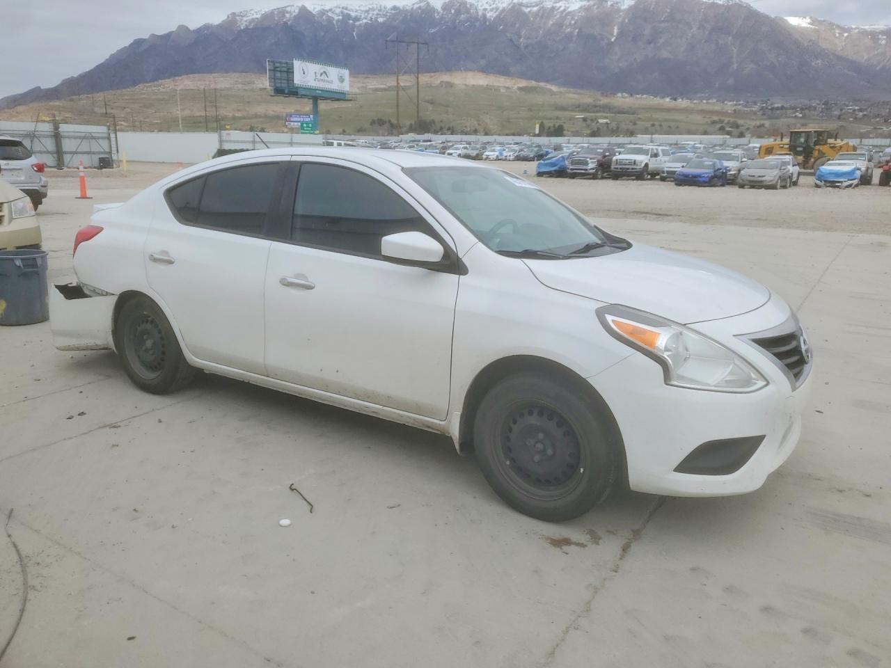 2016 NISSAN VERSA