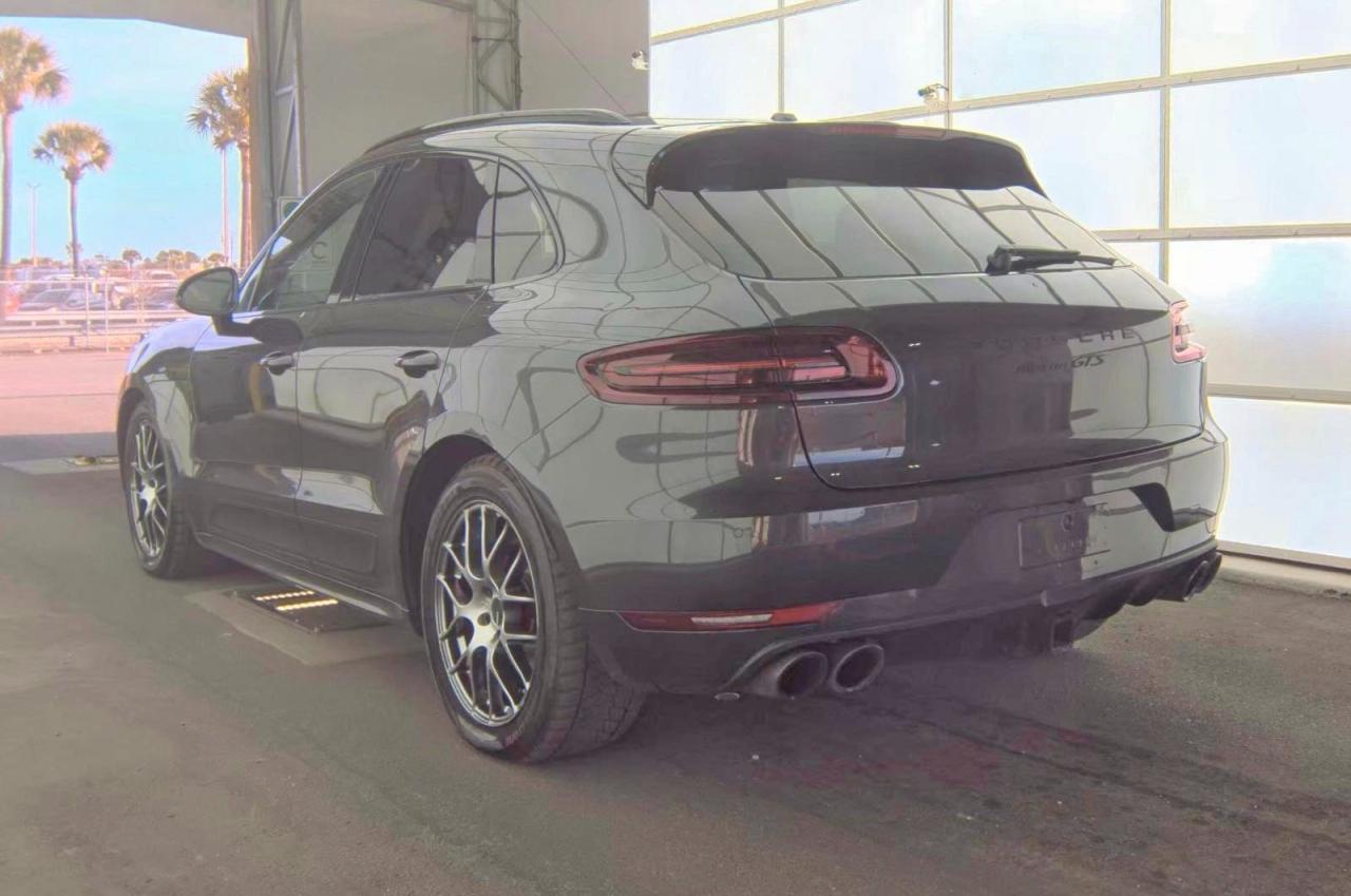 2017 PORSCHE Macan