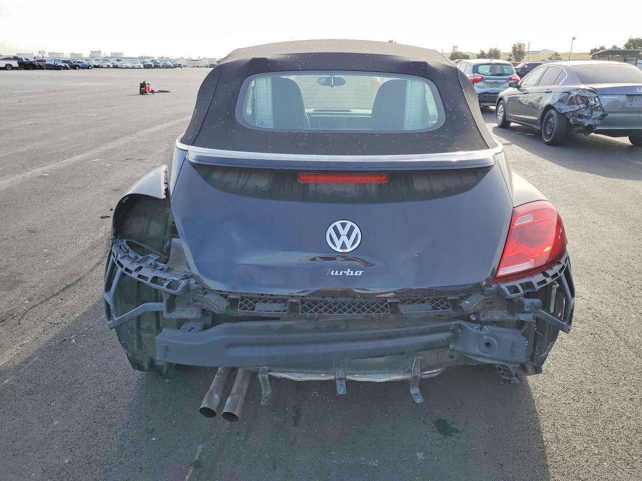 2018 VOLKSWAGEN Beetle