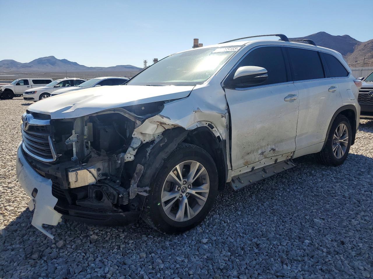 2016 TOYOTA HIGHLANDER