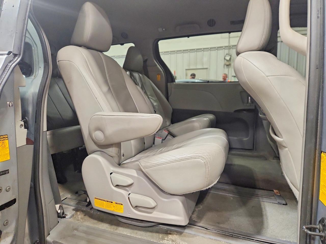 2014 TOYOTA SIENNA