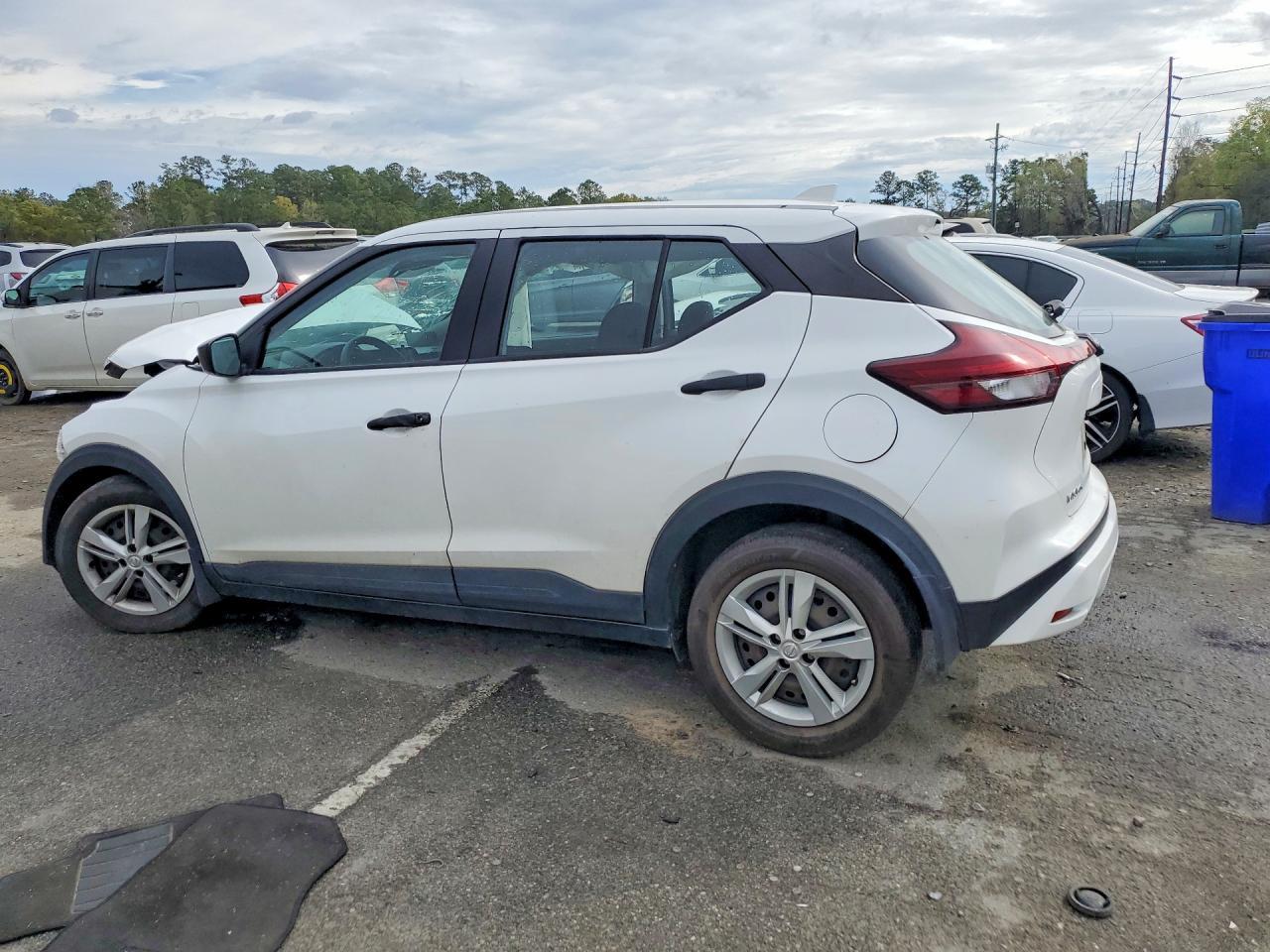 2023 NISSAN KICKS