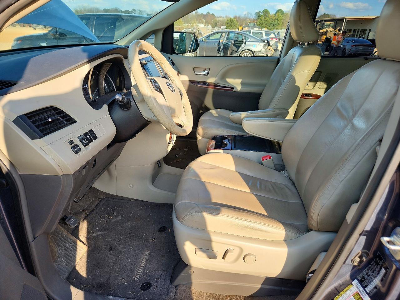 2014 TOYOTA SIENNA