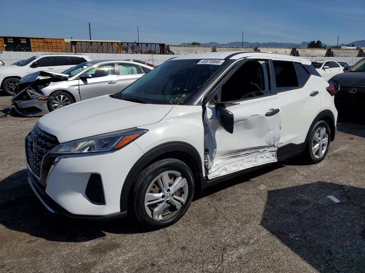 2022 NISSAN KICKS