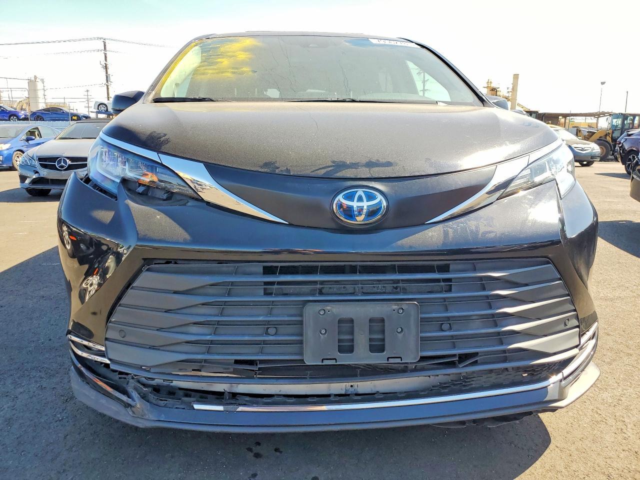 2021 TOYOTA SIENNA