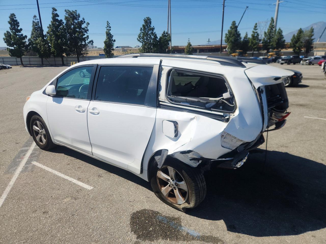 2014 TOYOTA SIENNA