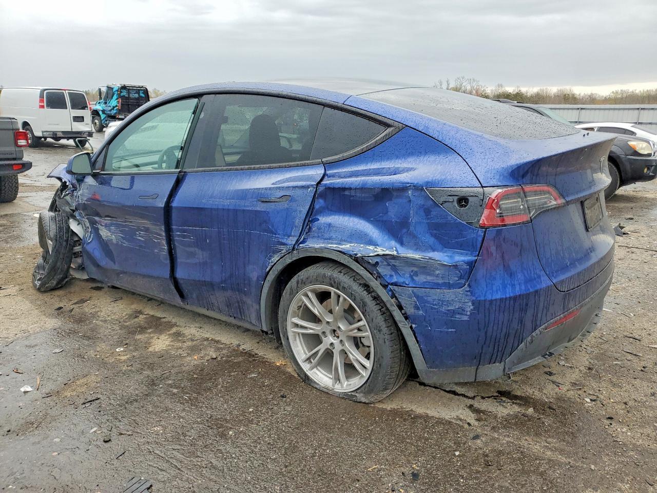 2024 TESLA MODEL Y