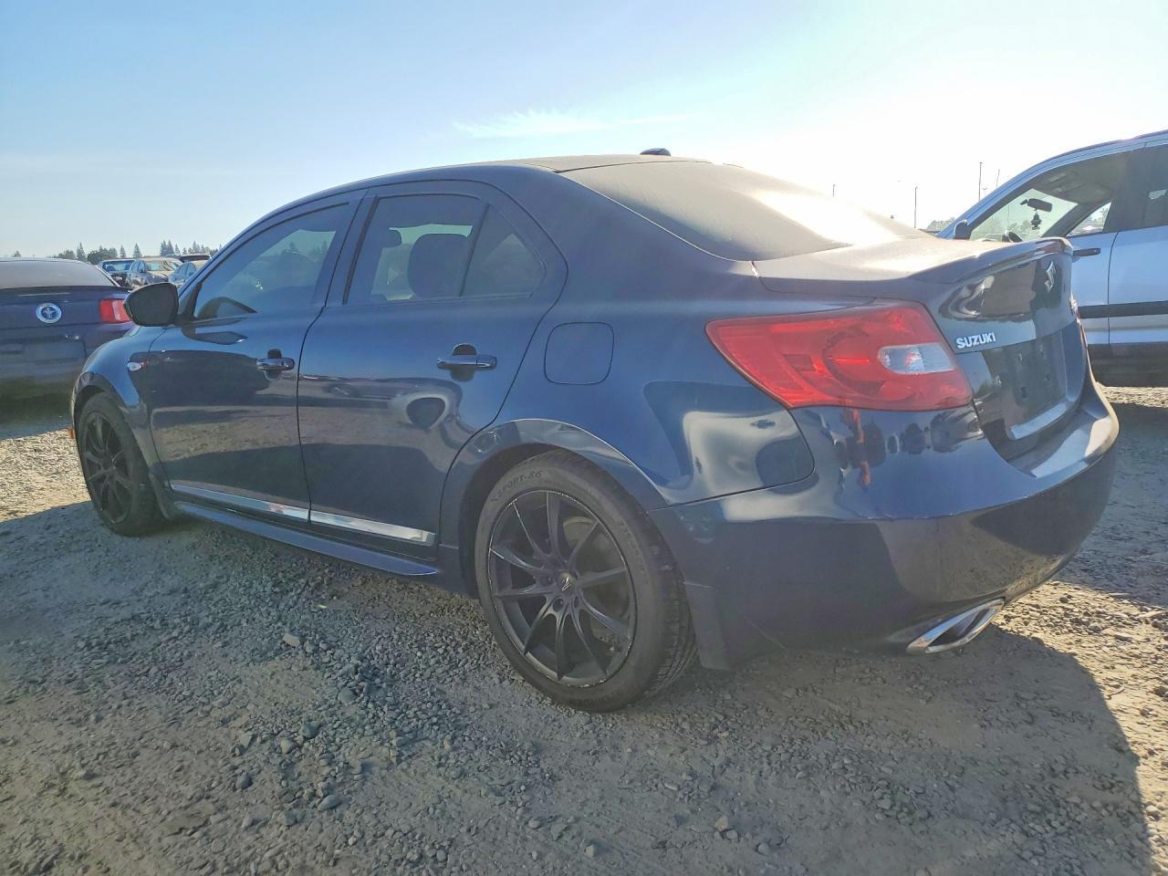2011 SUZUKI Kizashi