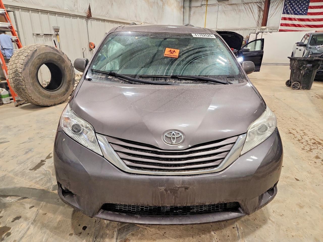 2016 TOYOTA SIENNA