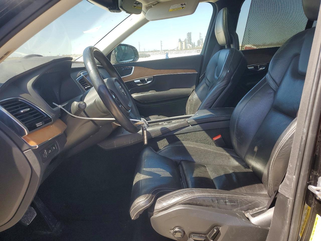 2016 VOLVO XC90