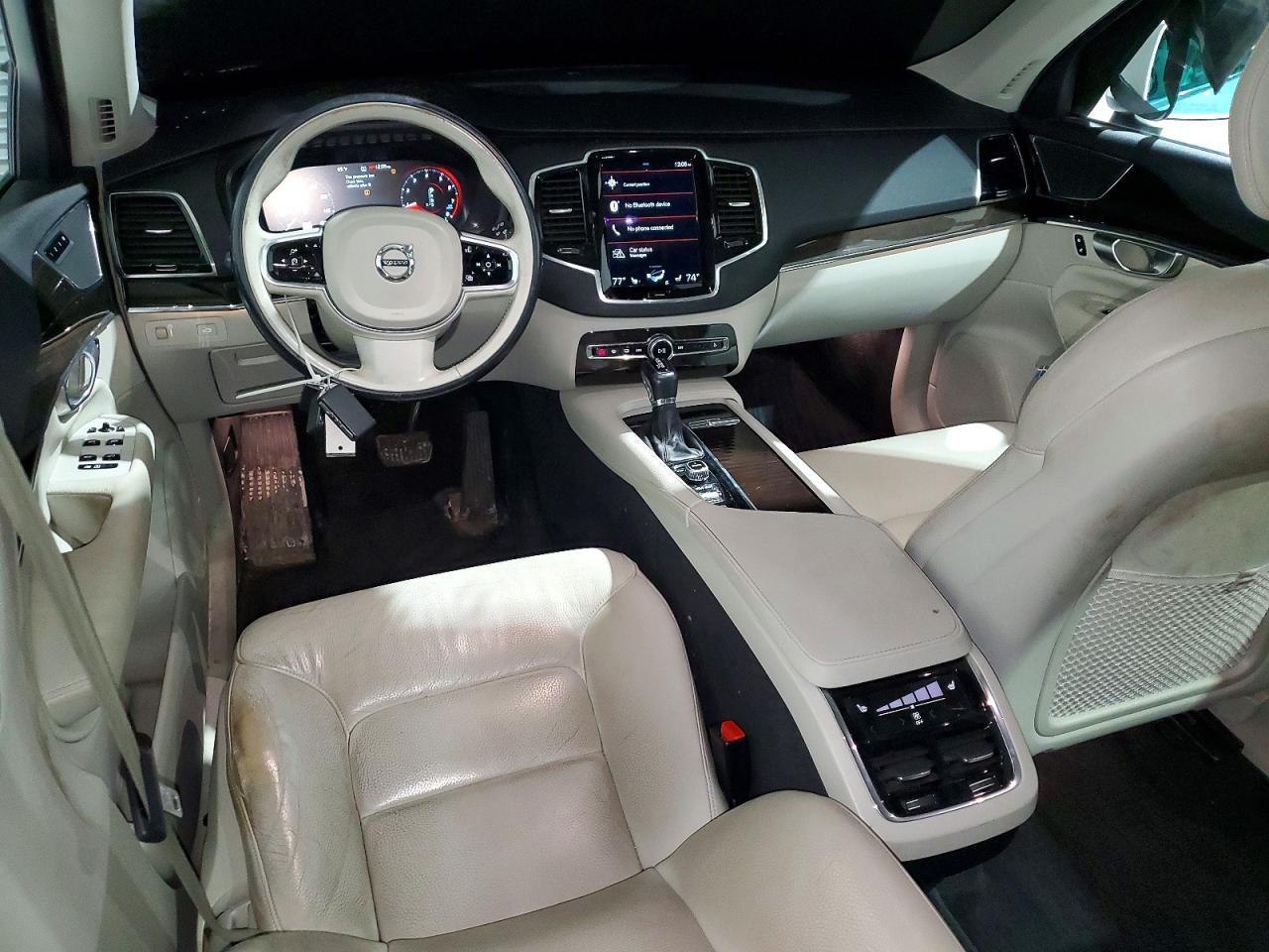 2017 VOLVO XC90